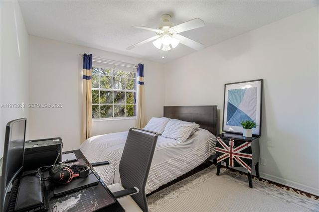 362 Lake Crest Ct, Weston, FL 33326