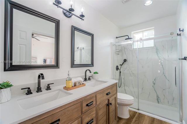 362 Lake Crest Ct, Weston, FL 33326