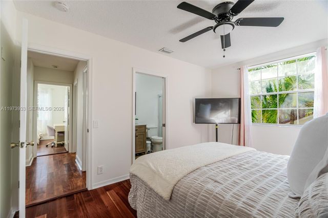 362 Lake Crest Ct, Weston, FL 33326