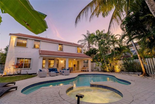 362 Lake Crest Ct, Weston, FL 33326