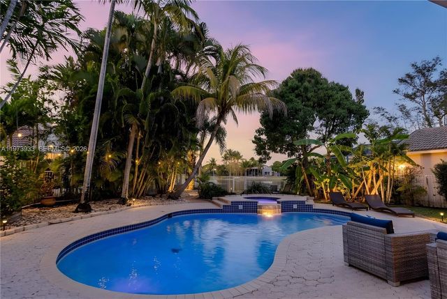 362 Lake Crest Ct, Weston, FL 33326