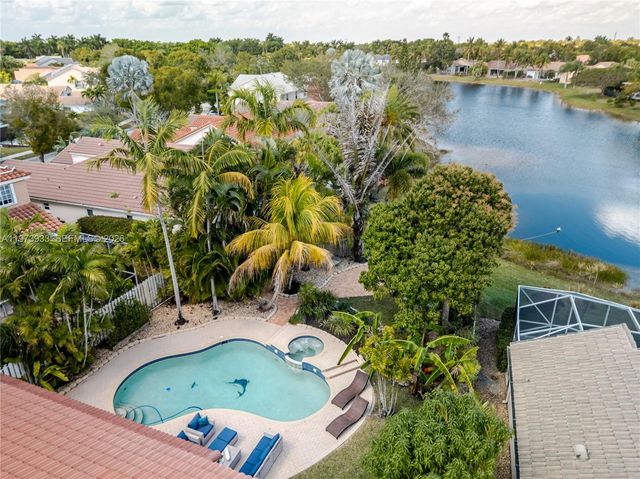 362 Lake Crest Ct, Weston, FL 33326