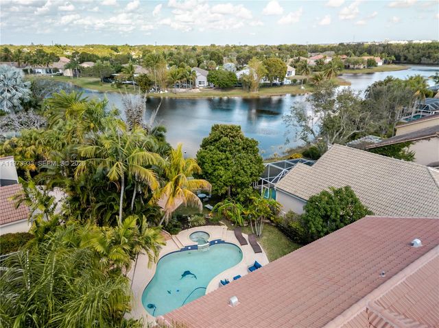 362 Lake Crest Ct, Weston, FL 33326