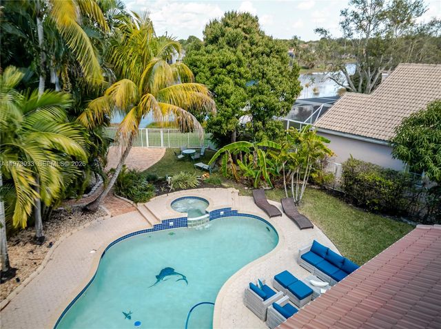 362 Lake Crest Ct, Weston, FL 33326