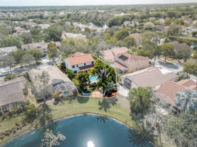 362 Lake Crest Ct, Weston, FL 33326