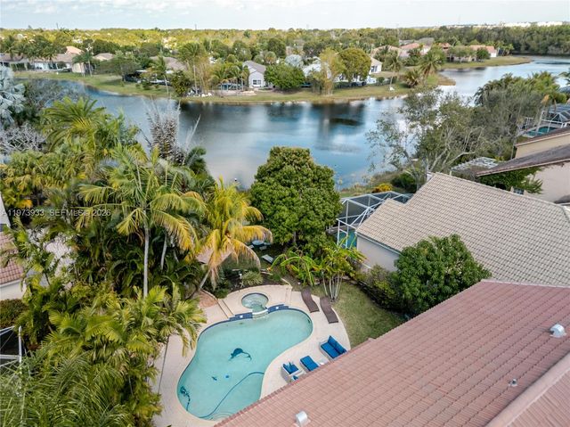 362 Lake Crest Ct, Weston, FL 33326
