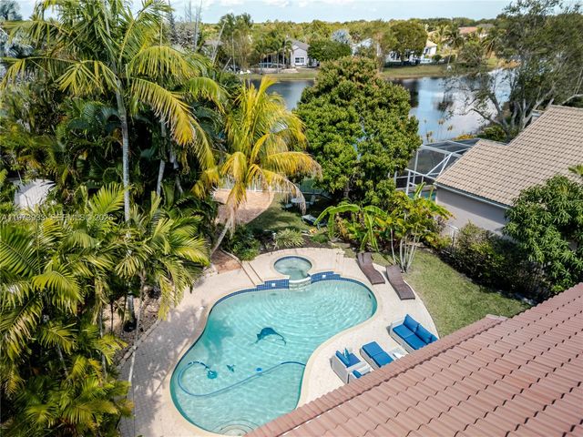 362 Lake Crest Ct, Weston, FL 33326