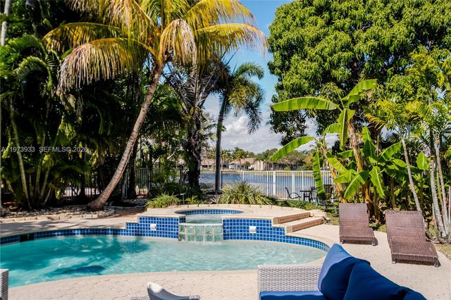 362 Lake Crest Ct, Weston, FL 33326