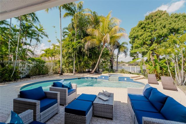 362 Lake Crest Ct, Weston, FL 33326