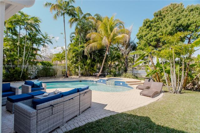 362 Lake Crest Ct, Weston, FL 33326