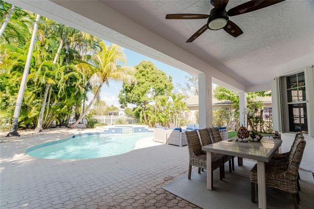 362 Lake Crest Ct, Weston, FL 33326