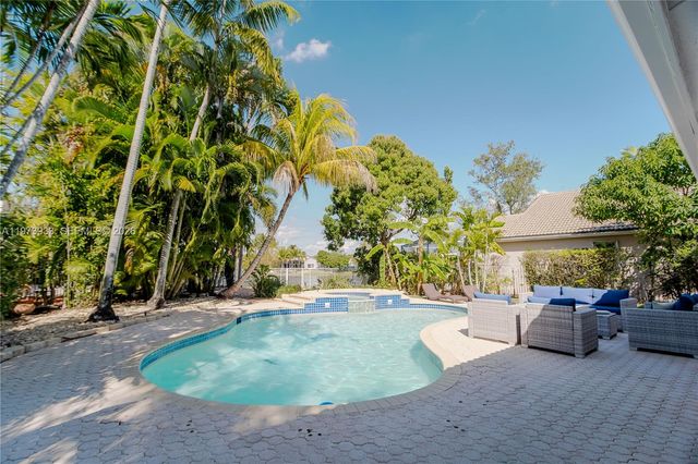 362 Lake Crest Ct, Weston, FL 33326