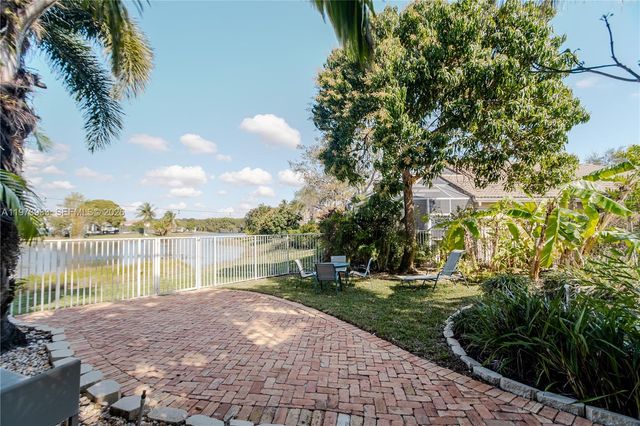 362 Lake Crest Ct, Weston, FL 33326