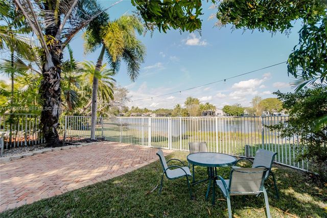 362 Lake Crest Ct, Weston, FL 33326