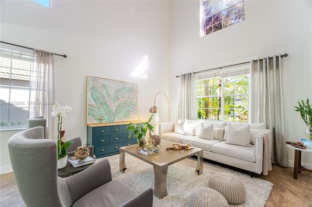 362 Lake Crest Ct, Weston, FL 33326