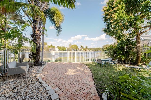 362 Lake Crest Ct, Weston, FL 33326