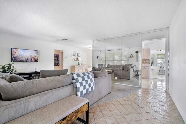 6806 NW 59th St, Tamarac, FL 33321