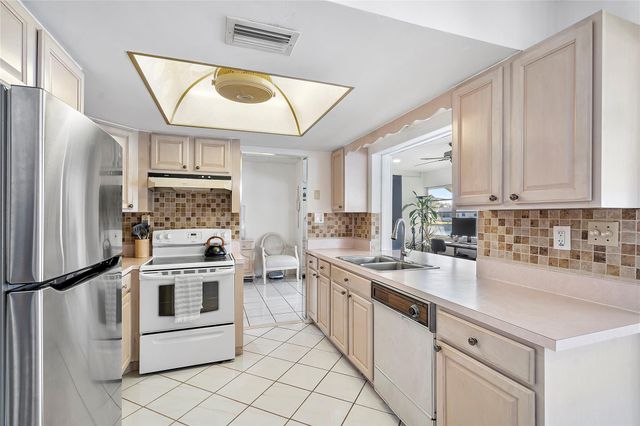 6806 NW 59th St, Tamarac, FL 33321