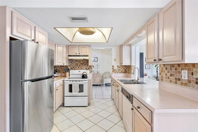 6806 NW 59th St, Tamarac, FL 33321