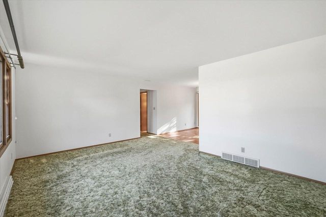 923 W Whitefish ROAD, Port Washington, WI 53074