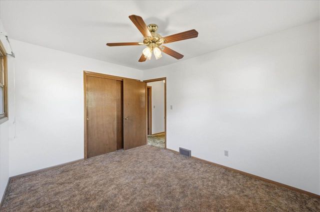923 W Whitefish ROAD, Port Washington, WI 53074