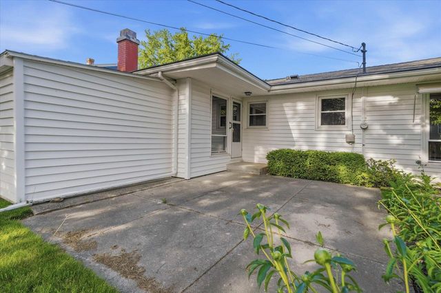 923 W Whitefish ROAD, Port Washington, WI 53074