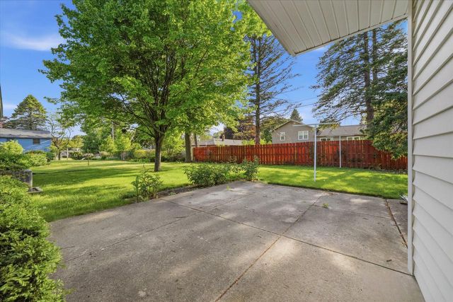923 W Whitefish ROAD, Port Washington, WI 53074