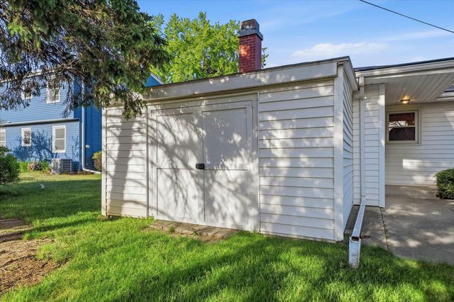 923 W Whitefish ROAD, Port Washington, WI 53074
