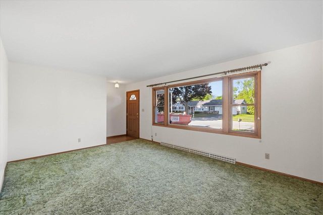 923 W Whitefish ROAD, Port Washington, WI 53074