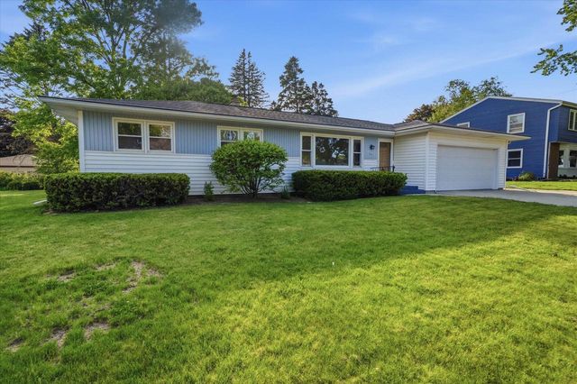 923 W Whitefish ROAD, Port Washington, WI 53074