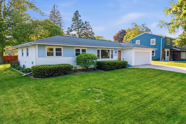 923 W Whitefish ROAD, Port Washington, WI 53074