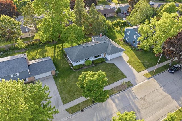 923 W Whitefish ROAD, Port Washington, WI 53074