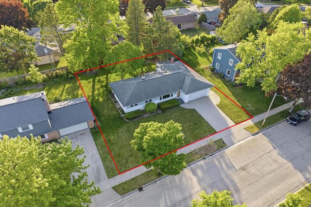 923 W Whitefish ROAD, Port Washington, WI 53074