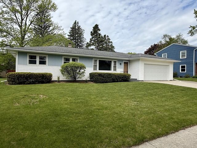 923 W Whitefish ROAD, Port Washington, WI 53074