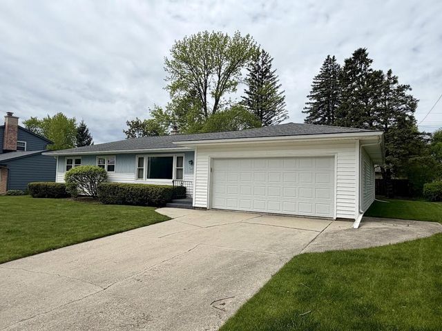 923 W Whitefish ROAD, Port Washington, WI 53074