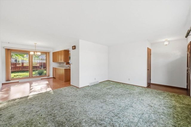 923 W Whitefish ROAD, Port Washington, WI 53074