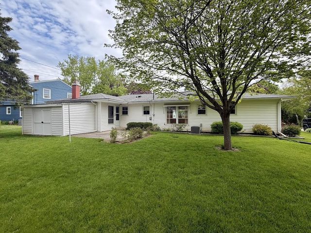 923 W Whitefish ROAD, Port Washington, WI 53074