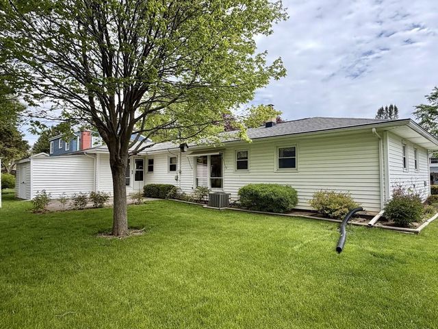 923 W Whitefish ROAD, Port Washington, WI 53074