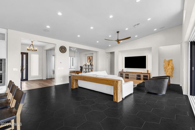 1320 E Piedmont Road, Phoenix, AZ 85042