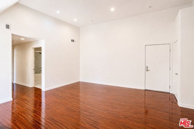 12132 Hart Street 301, North Hollywood, CA 91605