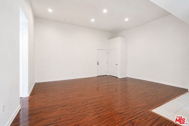 12132 Hart Street 301, North Hollywood, CA 91605