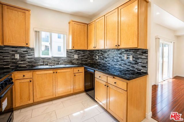 12132 Hart Street 301, North Hollywood, CA 91605