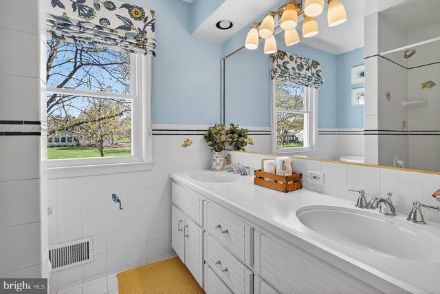 101 MILL POND RD, Belle Mead, NJ 08502