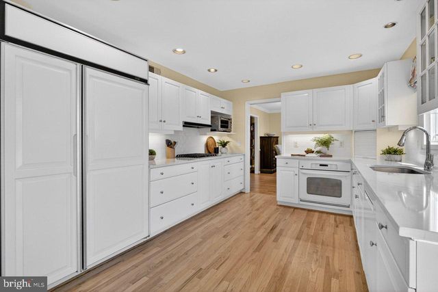 101 MILL POND RD, Belle Mead, NJ 08502
