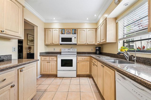 21875 Arriba Real 18b, Boca Raton, FL 33433