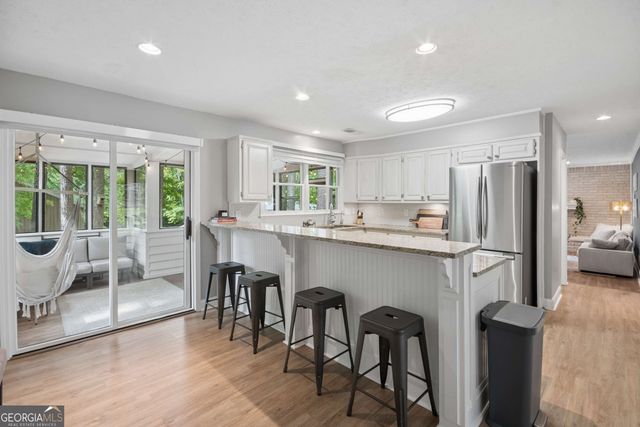 105 Sweetwood Way, Roswell, GA 30076
