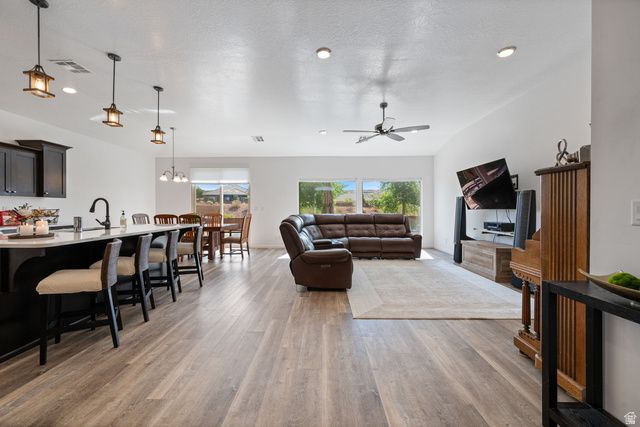 566 N SAGE CREST DR, Washington, UT 84780