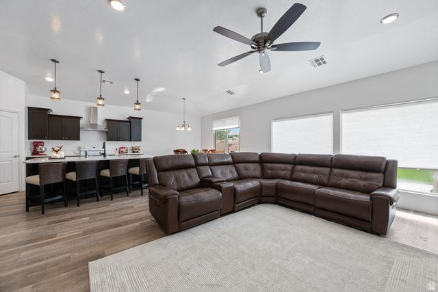 566 N SAGE CREST DR, Washington, UT 84780