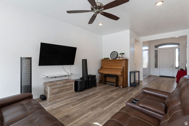 566 N SAGE CREST DR, Washington, UT 84780