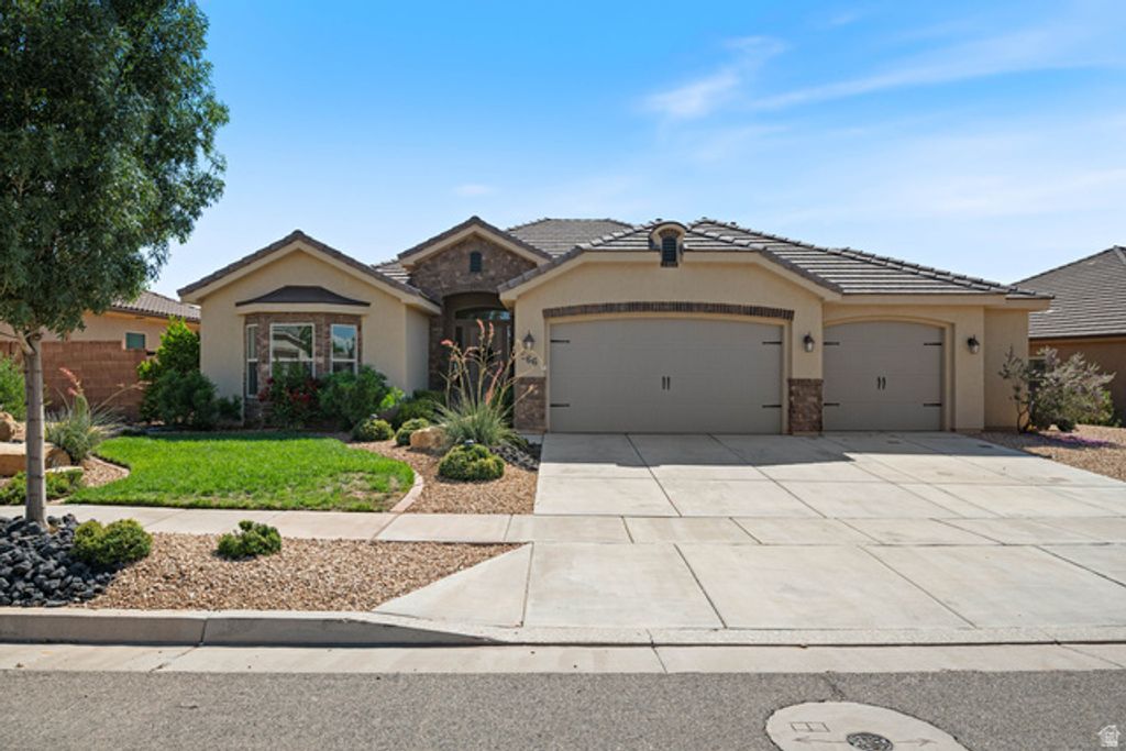 566 N SAGE CREST DR, Washington, UT 84780